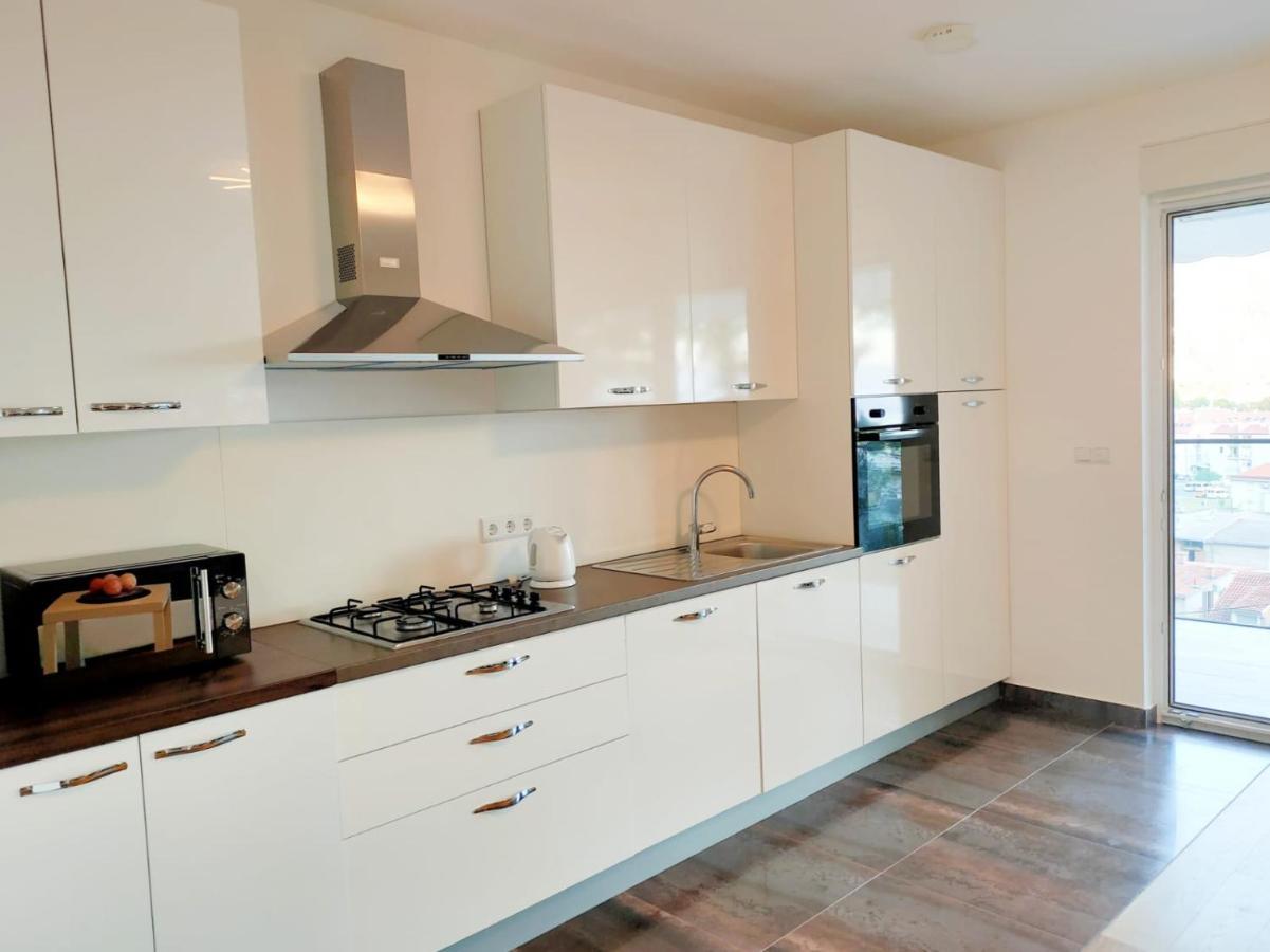 Apartments Elin Omiš Екстериор снимка