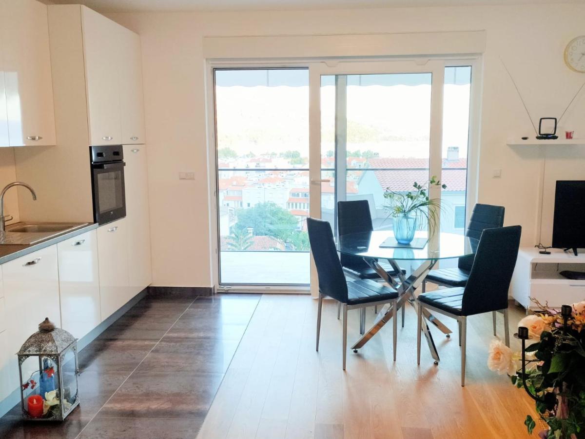 Apartments Elin Omiš Екстериор снимка